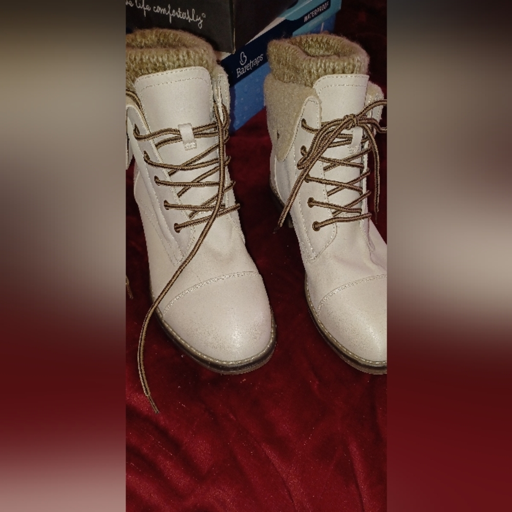 Cliffs White Mountain 2 Tone Cream Lace-Up Leather Boots
